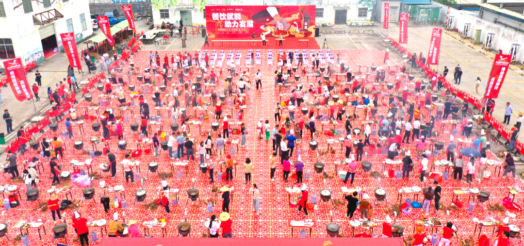 兩太傳媒策劃與執(zhí)行的清溪百只燜鵝現(xiàn)場烹制，場面太壯觀了！(圖4)