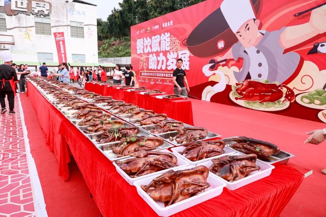 兩太傳媒策劃與執(zhí)行的清溪百只燜鵝現(xiàn)場烹制，場面太壯觀了！(圖2)